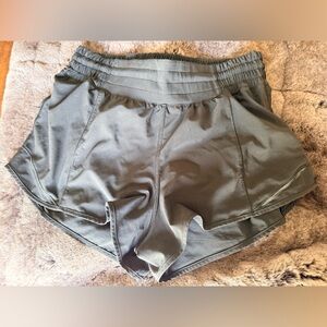 Lululemon Hotty Hot Low-Rise Lined Shorts 2.5” Black Size 8